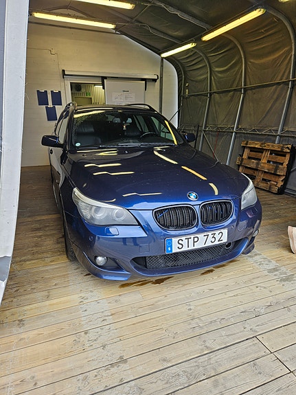 BMW 530xd 3 of 5