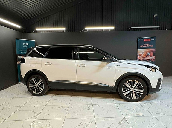 Peugeot 5008 3 of 5