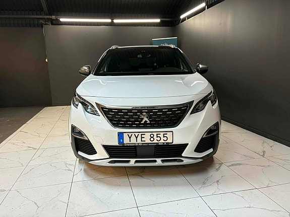 Peugeot 5008 2 of 5