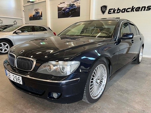 BMW 750i 3 of 5