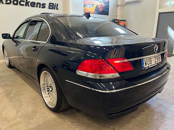 BMW 750i 4 of 5