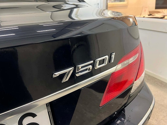 BMW 750i 21 of 21