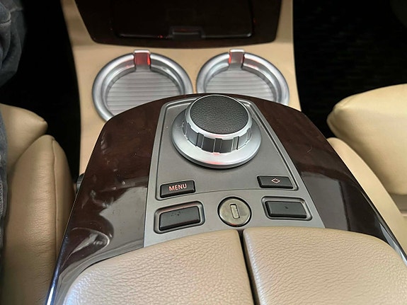 BMW 750i 13 of 21