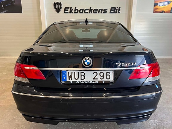 BMW 750i 5 of 5