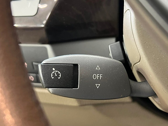 BMW 750i 17 of 21