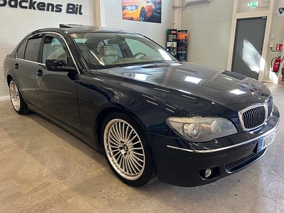 BMW 750i 2 of 5