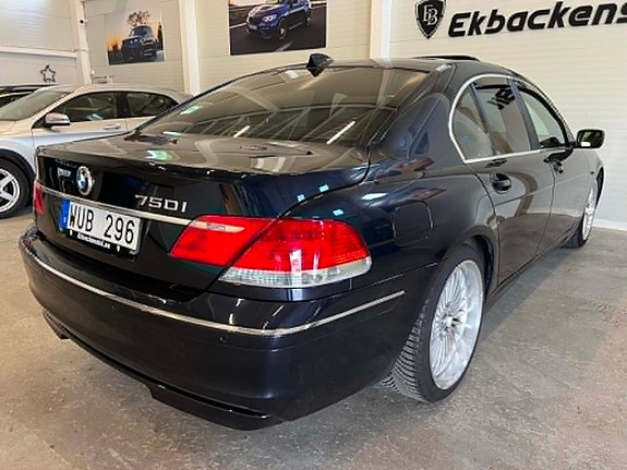 BMW 750i 6 of 21