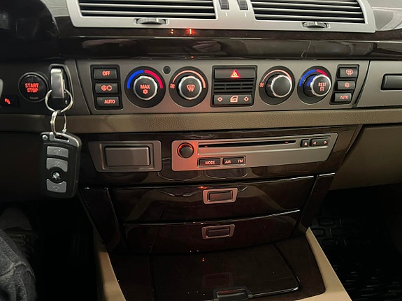 BMW 750i 11 of 21