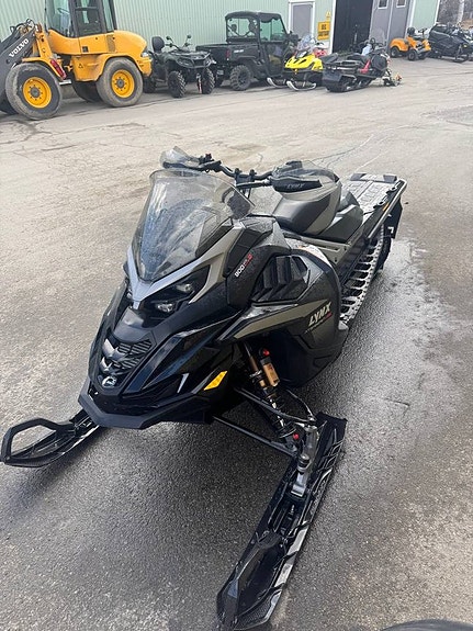 Lynx Xterrain RE 900 ACE Turbo R 2,5in powder max