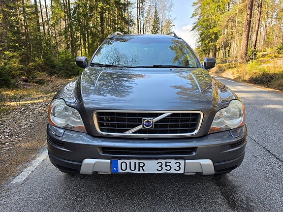 Volvo XC90 2 of 5
