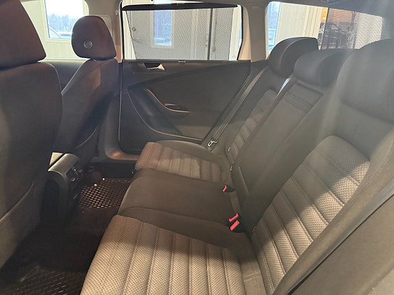 Volkswagen Passat 10 of 13