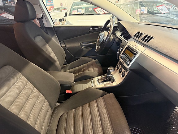 Volkswagen Passat 11 of 13