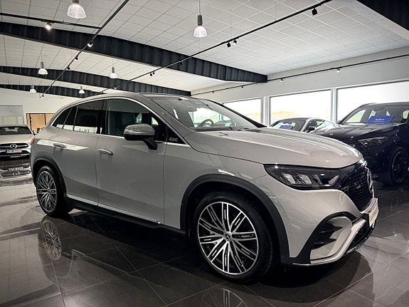 Mercedes-Benz EQE350 SUV 21 of 25