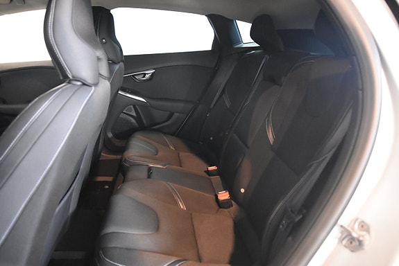 Volvo V40 12 of 13