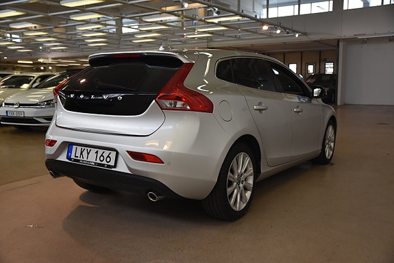 Volvo V40 3 of 5