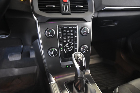 Volvo V40 11 of 13