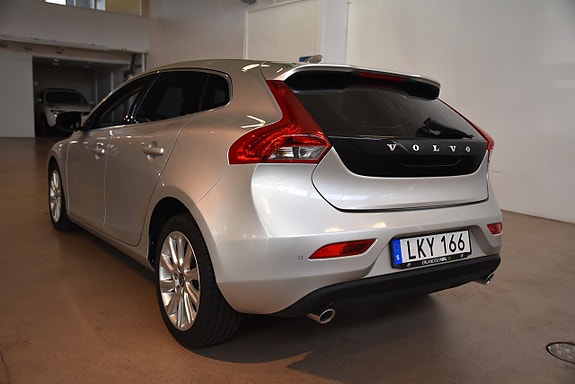 Volvo V40 4 of 5
