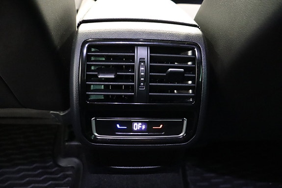 Volkswagen Passat Alltrack 13 of 27
