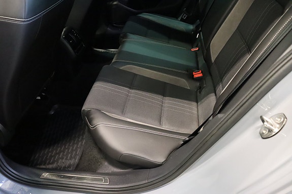 Volkswagen Passat Alltrack 8 of 27