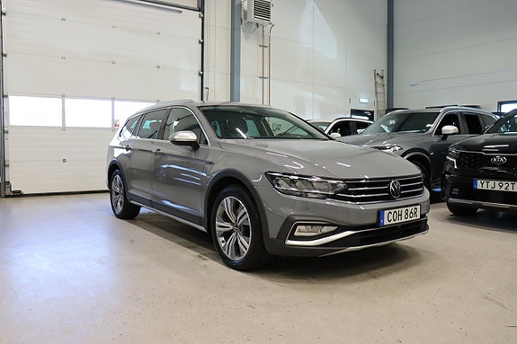 Volkswagen Passat Alltrack 3 of 5