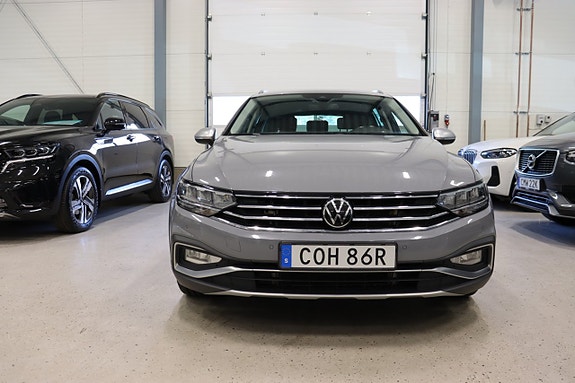Volkswagen Passat Alltrack 2 of 5