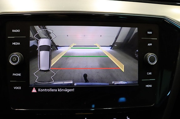 Volkswagen Passat Alltrack 18 of 27