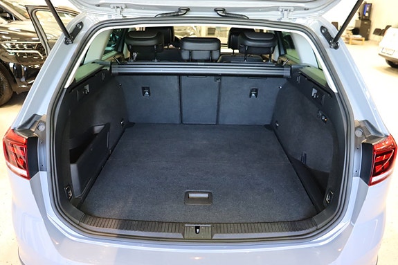 Volkswagen Passat Alltrack 12 of 27
