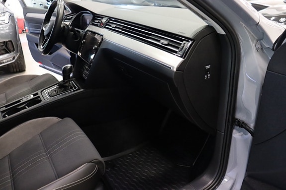 Volkswagen Passat Alltrack 9 of 27