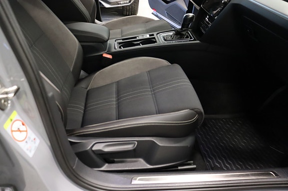 Volkswagen Passat Alltrack 10 of 27