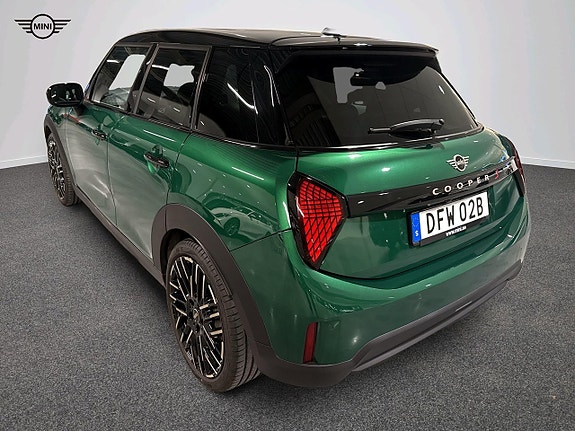 MINI Cooper S 3 of 5