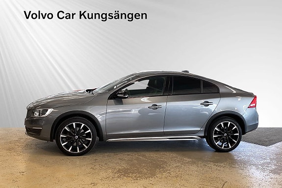 Volvo S60 Cross Country 3 of 5