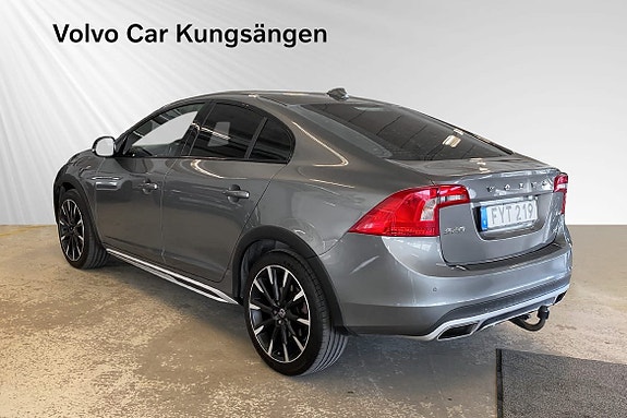 Volvo S60 Cross Country 4 of 5