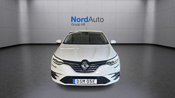 Renault Megane IV 2 of 5