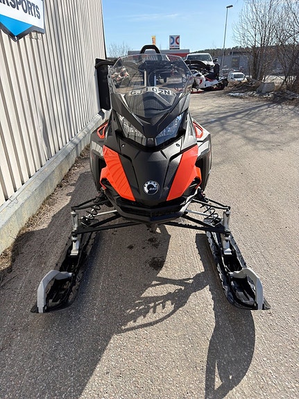 Lynx Xterrain STD 3700 600 Efi Moms! 3 of 4