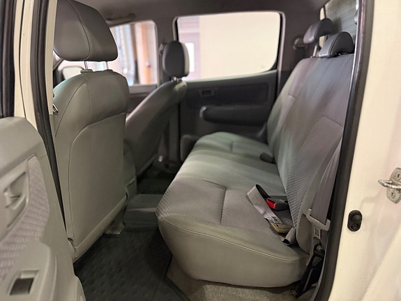 Toyota HiLux 9 of 16