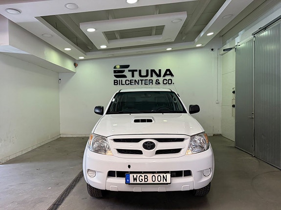 Toyota HiLux 2 of 5