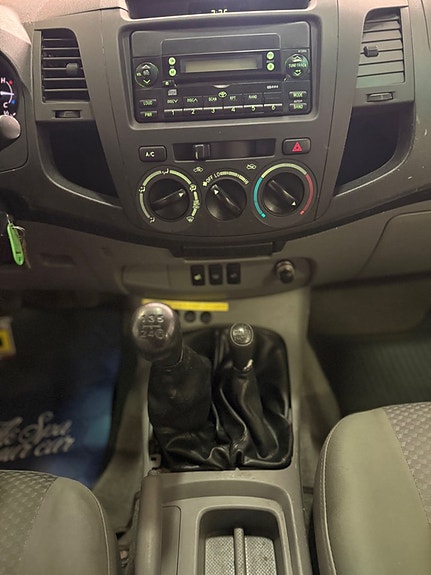 Toyota HiLux 8 of 16