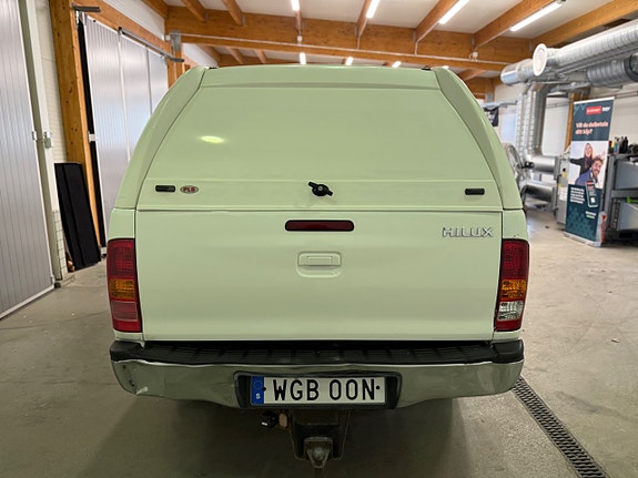 Toyota HiLux 12 of 16