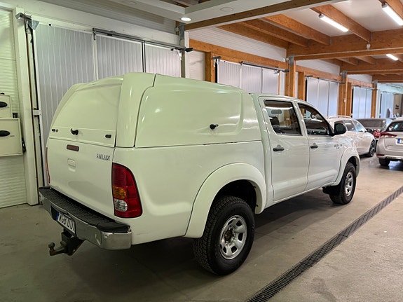 Toyota HiLux 11 of 16