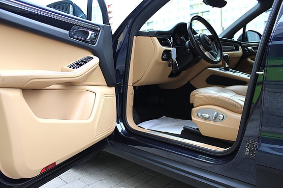 Porsche Macan S 15 of 29