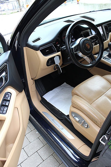 Porsche Macan S 24 of 29