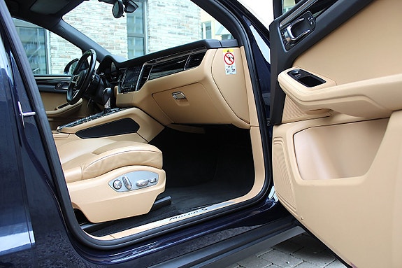 Porsche Macan S 18 of 29