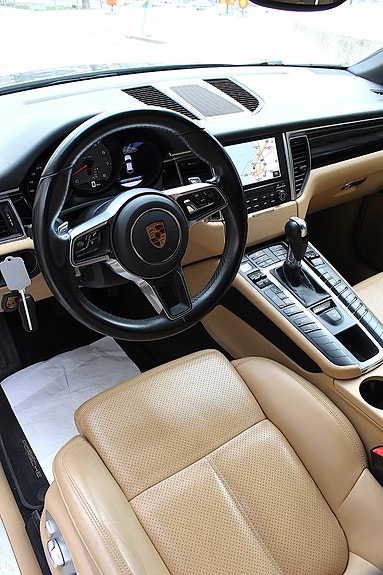 Porsche Macan S 25 of 29