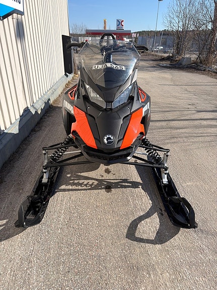 Lynx Xterrain STD 3700 600 Efi Moms! 3 of 4
