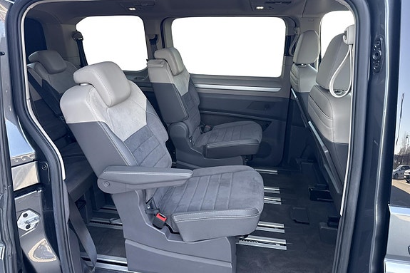 Volkswagen Multivan 16 of 27