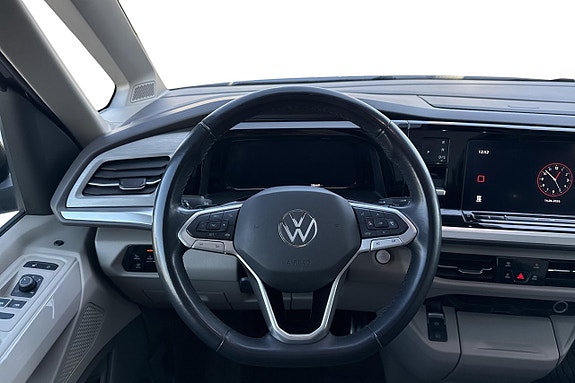 Volkswagen Multivan 12 of 27