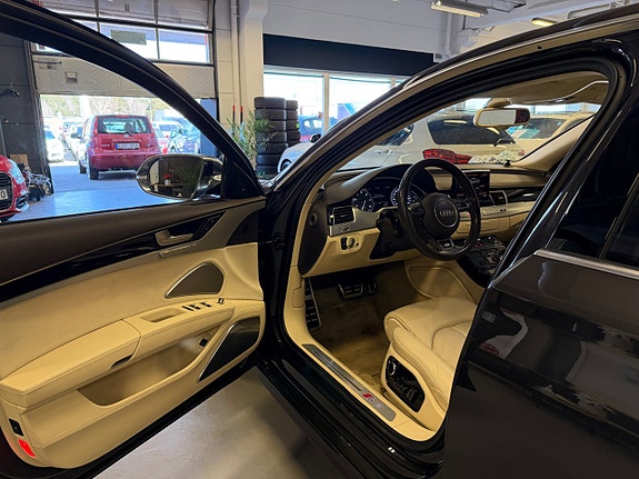 Audi S8 8 of 30