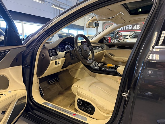 Audi S8 10 of 30