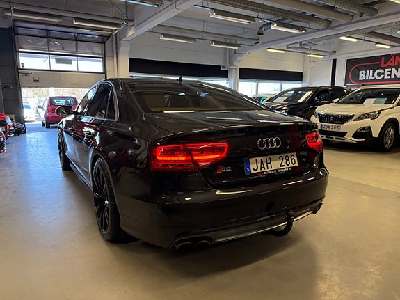 Audi S8 7 of 30
