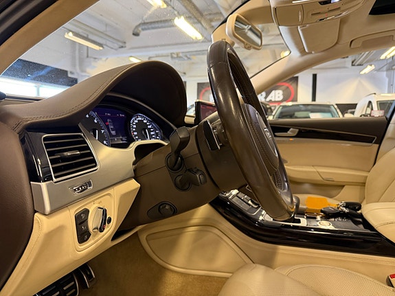 Audi S8 12 of 30